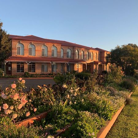 Heritage Motor Inn Goulburn Exterior photo