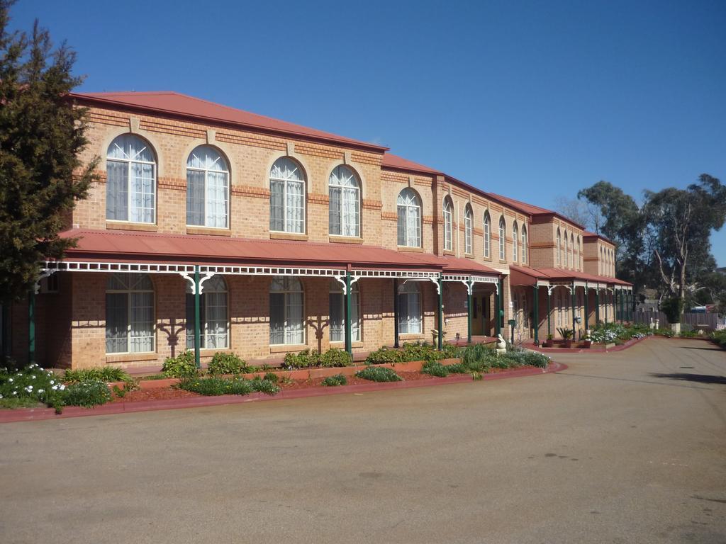 Heritage Motor Inn Goulburn Exterior photo